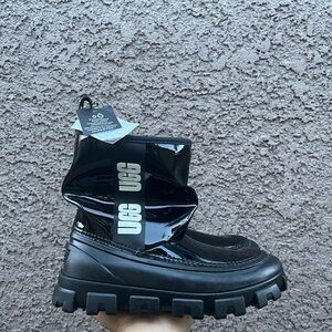 UGG NWT Girls Brellah Mini Boots